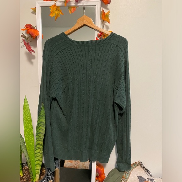 IZOD V-Neck Sweater, men’s size large - Picture 3 of 5